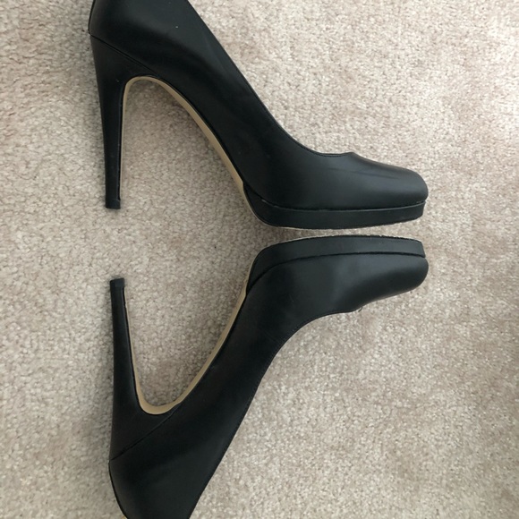 Michael Kors Juliette Pump - Picture 3 of 6